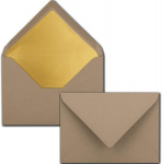 Cappuccino &uuml;mbrikud - 25 tk pakis - Din C6 &uuml;mbrikud - 114 x 162 mm - 11,4 x 16,2 cm - niiske liim - matt pind ja kuldne metallikvooder - ilma aknata - kutsetele