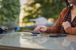 Poly Sync 20+ isiklik kaasaskantav bluetooth konverentsik&otilde;lar (plantronics) - kaja/m&uuml;ra v&auml;hendus - &uuml;hildub Usb-c bluetooth adapteriga: Teams (sertifitseeritud), Zoom, Pc, Mac, mobiiltelefon