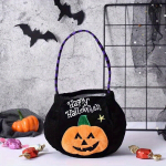 Kommikott Halloween, Žalia juoda katė