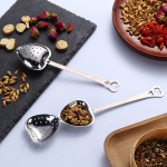 Kohvikannud, teekannud, s&uuml;damekujulised teeleotuslusikad &ndash; pika k&auml;epidemega roostevabast terasest filtrid lahtise tee leotamiseks,