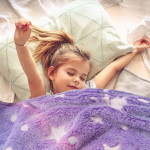 Pleed lastele, pimedas helendav, 150 x 180 cm