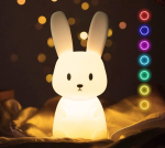 &Ouml;&ouml;valgusti 7 valgusvariatsiooniga | Juhtimiseks kl&otilde;psake nuppu, USB-laadimistaimeri funktsioon laste magamistoa &ouml;&ouml;kapi lamp kingituseks m&auml;nguasi silikoonist &ouml;&ouml;lamp lastele