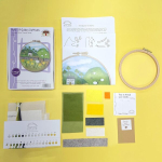 Bothy Threads viltvildi tikkimiskomplekt tikkimisr&otilde;ngaga Share Golden Daffodil Background Printed