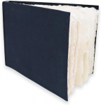 Artway Indigo &ndash; puuvillase kaltsupaberi visandiraamat &ndash; A5 horisontaalformaat &ndash; 70 lehek&uuml;lge / 35 lehte 250 g/m&sup2; keskmise tekstuuriga 100% puuvillast kaltsupaberit &ndash; 100% k&auml;sit&ouml;&ouml;