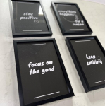 Buukstore&reg; 4-osaline kvaliteetne pildikomplekt pildiraamiga I 4 x Din A4 21 x 30 plakatikomplekt I stiilsed plakatid purunemiskindla pleksiklaasi all I moodsad motiveerivad pildid seinakaunistuseks I must