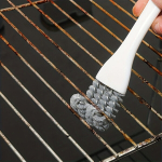 Plastikust BBQ Grilli Puhastushari - K&ouml;&ouml;gipliidi ja Valamu Harukasutamine, Juoda