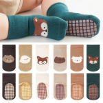 6 paari libisemiskindlad sokid