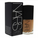 Meigialuskreem NARS Sheer Glow 30 ml, s&auml;rav viimistlus, kerge katvus