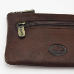 T&otilde;mblukuga El Forrest nahast v&otilde;ti, Tamsiai ruda