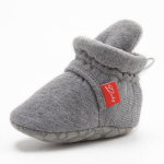 Beebi sussid mittelibiseva tallaga, hallid