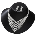 Kaelakee Valgete Ruudukujuliste kristallidega koos k&otilde;rvar&otilde;ngastega, h&otilde;bedane