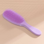 ABS plastikust k&auml;epide peamassaaži kamm plastikpiidega., Levandų violetinė PVC dėžutė