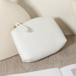 Minimalistlik l&uuml;hike rahakott, tahke v&auml;rvi m&uuml;ndikott, moekas t&otilde;mblukuga kaartide hoidja, mitmek&uuml;lgne v&auml;ike hoiukott v&otilde;tmete ja sularaha jaoks. variant-29973, Baltas