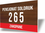 Suur Aadressitahvel Maja Number Tume P&auml;hkel | Pvc | 60x40 cm