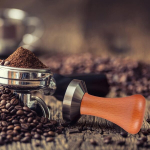 Guidre kohvi tamper, espresso tamper, roostevabast terasest kohvi tamper, sealhulgas tampermatt, ideaalse espresso barista t&ouml;&ouml;riista jaoks, disain kohvi tamper komplekt, tamper 51 mm, kohvikutele ja kohvile