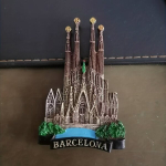 1 tk Maailma Kultuurip&auml;rand Hispaania Barcelona La Sagrada Familia Kolmem&otilde;&otilde;tmeline Hoone Magnetkleebis K&uuml;lmkapikleebis.