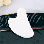 Gua Sha massaaživahend looduskivist n&auml;ole, kaelale., Baltas