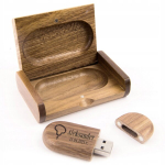 USB pulk Puidust Usb 2.0 m&auml;lupulk 2gb graveeringu ja karbiga