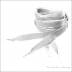 Sametist laiad kingapaelad 12 mm 140 cm, v&auml;rv valge