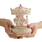 P&ouml;&ouml;rlev karussell hobustega