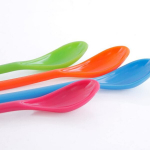Plastikust magustoidulusikad, 4 tk, v&auml;rvilised