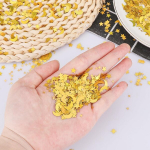 Goldrock s&auml;delevad konfetit&auml;hed kuldsed, s&auml;delevad t&auml;hed kuu konfetid j&otilde;uludeks, laiali puistatud t&auml;hed kuldsed, konfeti dekoratsioon j&otilde;ulude uusaasta&otilde;htuks, j&otilde;ulukonfeti t&auml;hekaunistus, lauakaunistus