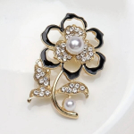 Unikaalse disainiga pross Black Flower