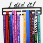 Riiulid, spordimedalihoidja, roostevabast terasest medalihoidja. Kaks taset medali v&auml;ljapanekuks