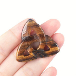 Looduslikud Gemstone Triquetra Ripatsid, Iiri S&otilde;lmeg Ravikristallid., 1 vnt Tigro akis