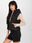 Naiste must vest