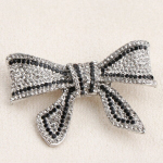 Unikaalse disainiga pross Black Ribbon