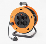 Elektriline kaablirull nelja pistikupesaga &otilde;nnelikud inimesed ja andy