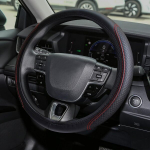 Deemars auto roolikate, hingavad roolikatted, 15-tollised universaalsed mikrokiust nahast katted, libisemiskindel autorooli kaitse, auto sisustustarvikud meestele (must punane)