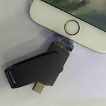 USB pulk M&auml;lupulk iPhone/iPad jaoks, OTG 3-&Uuml;HES V&auml;lism&auml;lu, K&otilde;rge Kiirusega USB 3.0 Fotopulk T&uuml;&uuml;p C Pordiga., Juoda
