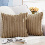 Dekoratiivsed karvased padjap&uuml;&uuml;rid, komplekt 2 tk, 55x55 cm, pruunid &mdash; v&auml;ikepadja p&uuml;&uuml;rid, elutoa tekstiilid, pl&uuml;&uuml;sist kodukaunistused, diivanipadja p&uuml;&uuml;rid, veluurist magamistoa dekoor, pehmed dekoratiivtekstiilid, padjap&uuml;&uuml;rid