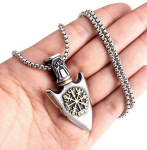 Meeste kaelakee, kirurgiline teras, viikingite nooleots, P&otilde;hjamaade amulett