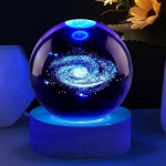 &Ouml;&ouml;lamp 3D kristallkuul, galaktika, v&auml;rviline