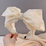 Magus ja Suur Liblikas Paela Peav&otilde;ru Naise Soengule., Smėlio spalva