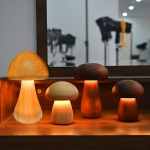 1tk Laetav Seene &Ouml;&ouml;lamp, 3-v&auml;rviline LED Laudlamp.