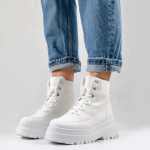 Poolsaapad naistele paeltega, valge