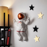 Riputatav seinakaunistus Peace Sign Astronaut 47 cm