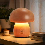 Puidust seenelamp, kaasaskantav v&auml;ike juhtmeta lamp, laetav patareitoitel lamp, astmeteta h&auml;mardus, s&uuml;nnip&auml;evakingitus &ouml;&ouml;valgusti