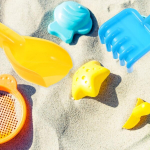 Kisangel 12 tk rannaliiva k&uuml;hvlite komplekt, plastmassist liivak&uuml;hvlid, rannam&auml;nguasjade k&uuml;hvlid lastele, v&auml;ikelastele, poistele, t&uuml;drukutele, l&otilde;busad s&uuml;nnip&auml;evapeo soosikud