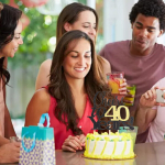 Must ja kuldne "Cheers to 40" tordikaunistused s&uuml;nnip&auml;evaks ja aastap&auml;evaks 1 tk