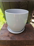 Keraamiline lillepott alusega &uuml;mmargune hall 13 cm, glasuuritud
