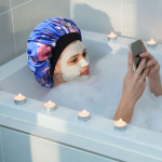 Satin Bonnet &ndash; laia elastse ribaga kahekihiline magamism&uuml;ts lokkide, loomulike ja pikkade juuste hooldamiseks.