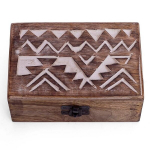 K&auml;sit&ouml;&ouml;na valmistatud dekoratiivne puidust ehtekarp The Great Indian Bazaar, 15.24 x 10.16 x 6.35 cm