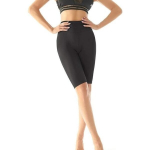 Naiste l&uuml;hikesed biker-p&uuml;ksid Beelu, must