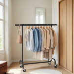 Riiul ratastel, riidenagi, v&auml;ljat&otilde;mmatav riidevarras