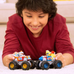 T-racers 2w1 Monster Truck ja Figuuriga v&otilde;idus&otilde;iduauto